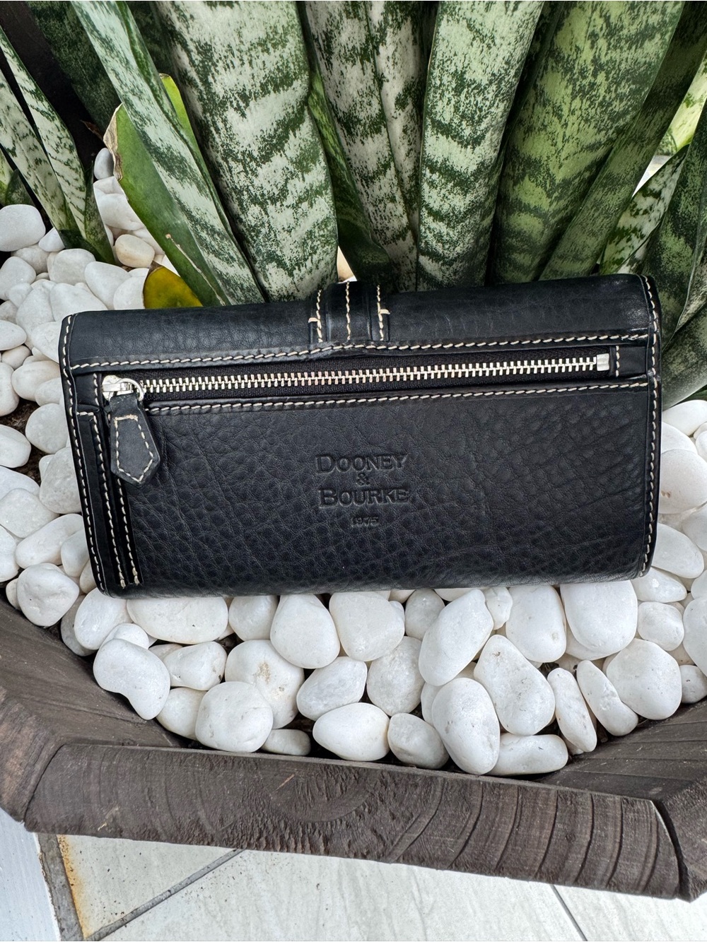 Dooney & Bourke 1975 Black Leather Wallet WR202 BB NWT $185 - Picture 4 of 15